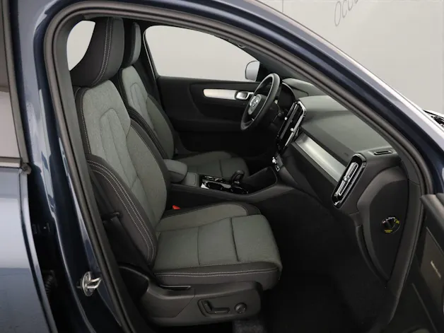 Volvo XC40 2.0 B3 MH Plus Dark