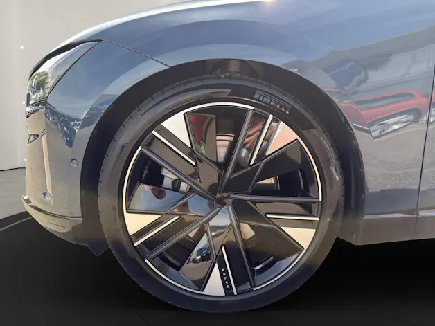 Volvo ES90 Ultra .