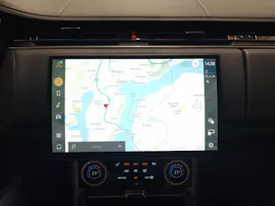 Land Rover Range Rover 3.0 Si6 P510e SV + Gancio traino elettrico e pneumatici invernali inclusi
