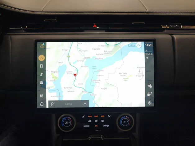Land Rover Range Rover 3.0 Si6 P510e SV + Gancio traino elettrico e pneumatici invernali inclusi