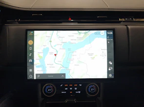 immagine del veicolo LAND ROVER Range Rover 3.0 Si6 P510e SV + Gancio traino elettrico e pneumatici invernali inclusi