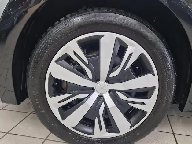 Peugeot 208 e-Active