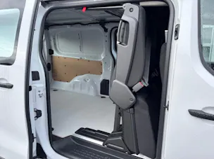 Peugeot Expert 2.0 BlueHDi 145 S&S Vertiefte Kabine Long
