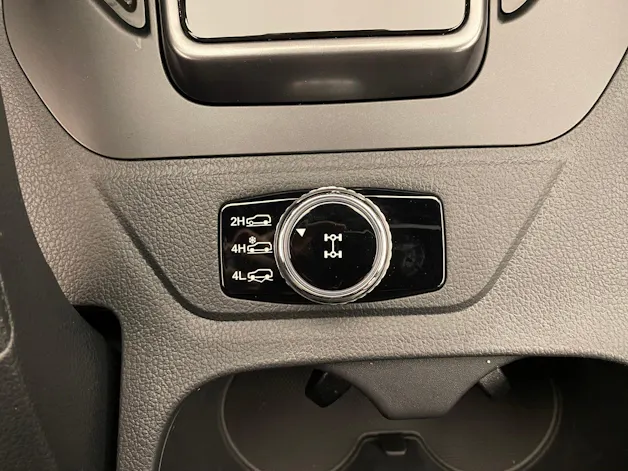 KGM -SsangYong Musso Grand Black Pack 2.2D 4WD