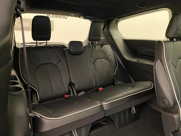 Chrysler Pacifica Limited Sport Night AWD