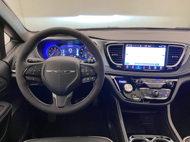 Chrysler Pacifica Limited Sport Night AWD