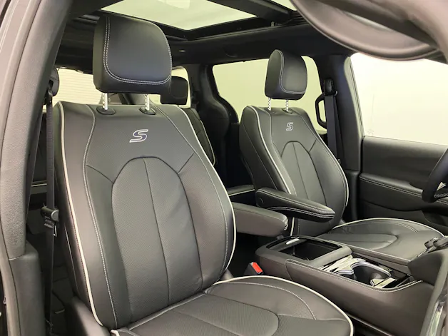 Chrysler Pacifica Limited Sport Night AWD