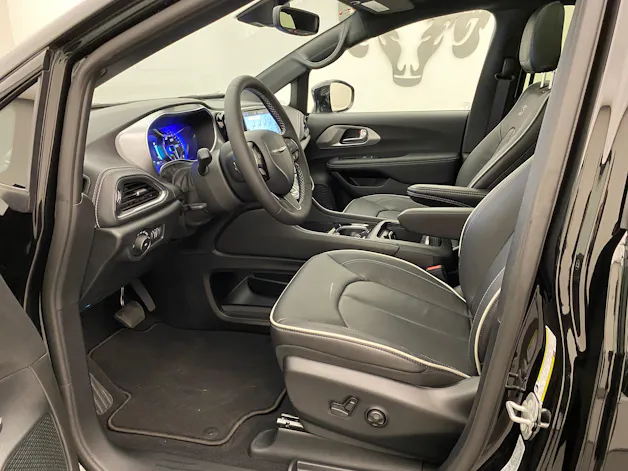 Chrysler Pacifica Limited Sport Night AWD