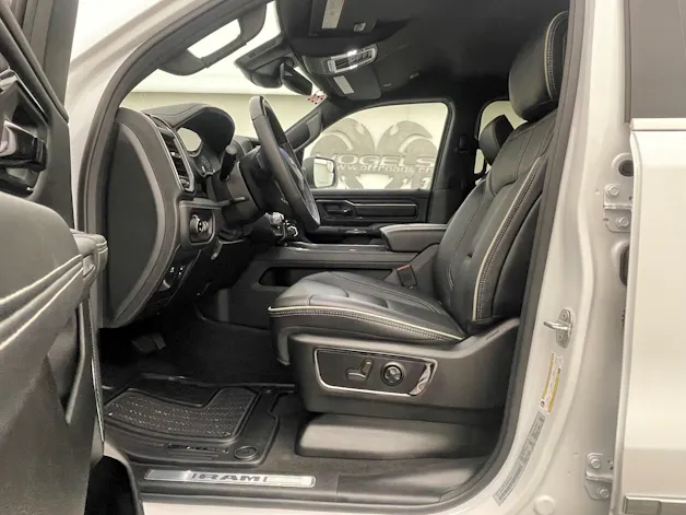 Dodge Ram 1500 5.7 V8 Limited eTorque Crew Cab