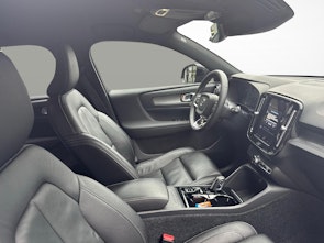 Vehicle image VOLVO XC40 2.0 B4 MH R-Design AWD