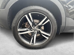 Vehicle image VOLVO XC40 2.0 B4 MH R-Design AWD