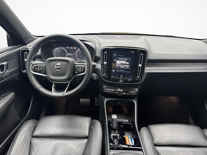 Vehicle image VOLVO XC40