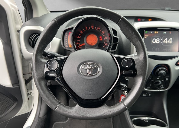 Vehicle image 4 Vehicle image 4