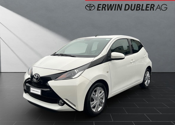 First vehicle image First vehicle image