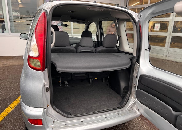 Vehicle image 6 Vehicle image 6