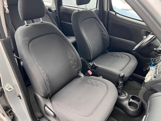 Vehicle image 14 Vehicle image 14