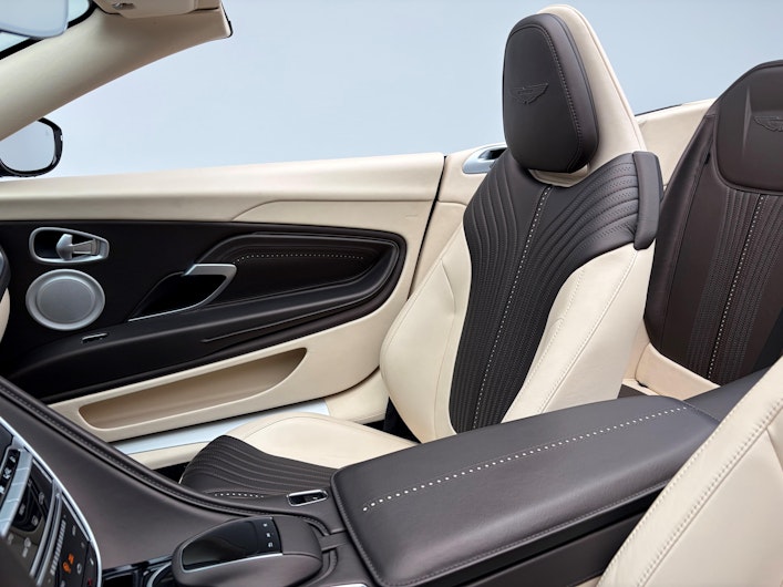 Fahrzeugbild ASTON MARTIN DB11