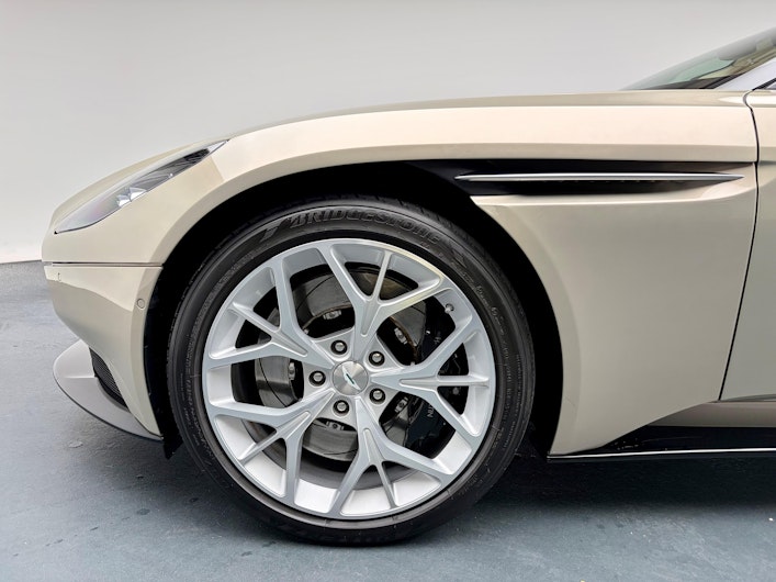 Fahrzeugbild ASTON MARTIN DB11