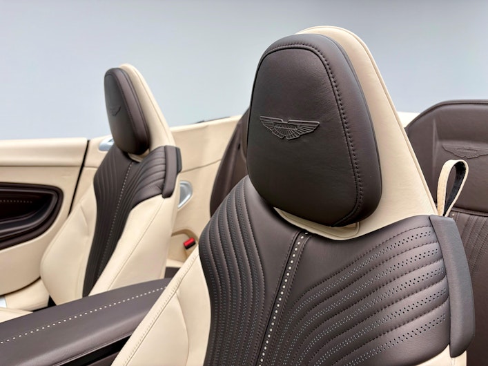 Fahrzeugbild ASTON MARTIN DB11