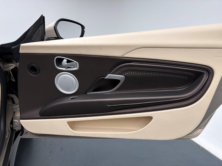 Fahrzeugbild ASTON MARTIN DB11