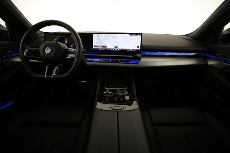 Vehicle image BMW 5 SERIES