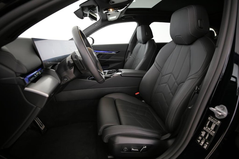 Vehicle image BMW 5 SERIES