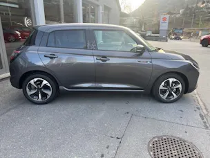 Suzuki Swift 1.2 Sakura Top Hybrid