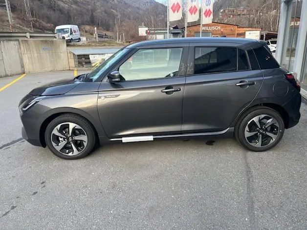 Suzuki Swift 1.2 Sakura Top Hybrid
