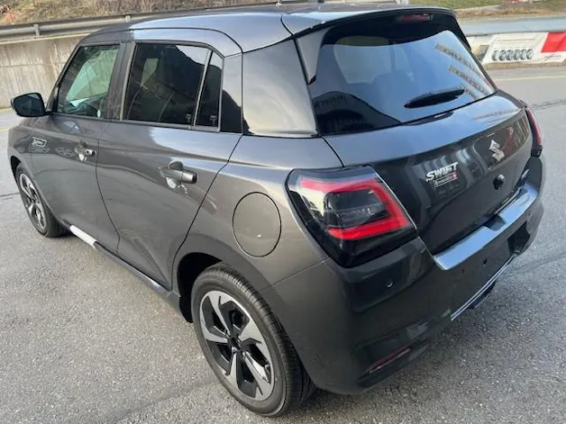 Suzuki Swift 1.2 Sakura Top Hybrid