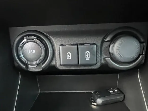 Suzuki Swift 1.2 Sakura Top Hybrid