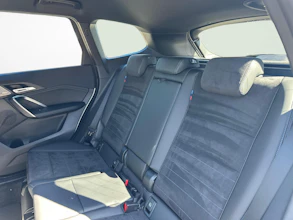 https://vehicle.imgix.net/4197591/095c9f0a-3e87-40bc-9e57-4b0c62057e76.jpg