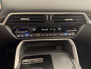 https://vehicle.imgix.net/4197720/2f435a02-9471-4325-8d14-107110b33ba0.jpg