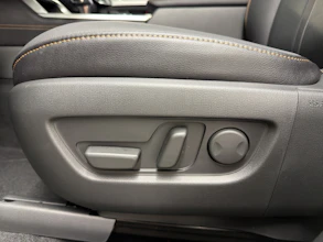 https://vehicle.imgix.net/4197720/b92faac5-32a8-47f1-b82f-2fd0ee02eff3.jpg
