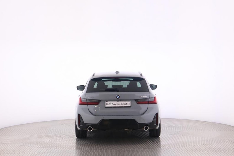 Vehicle image BMW 3 SERIES