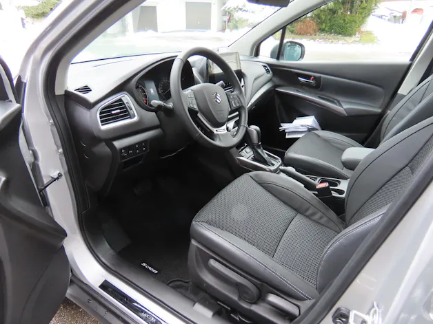 Suzuki S-Cross 1.4 T Sakura Top Hybrid 4x4
