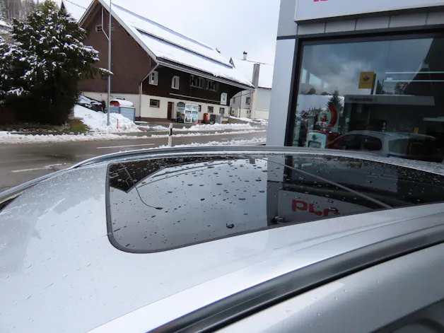 Suzuki S-Cross 1.4 T Sakura Top Hybrid 4x4