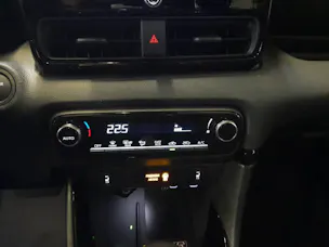 Toyota Yaris 1.5 VVT-i HSD Trend