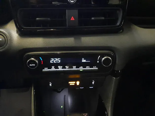 Toyota Yaris 1.5 VVT-i HSD Trend