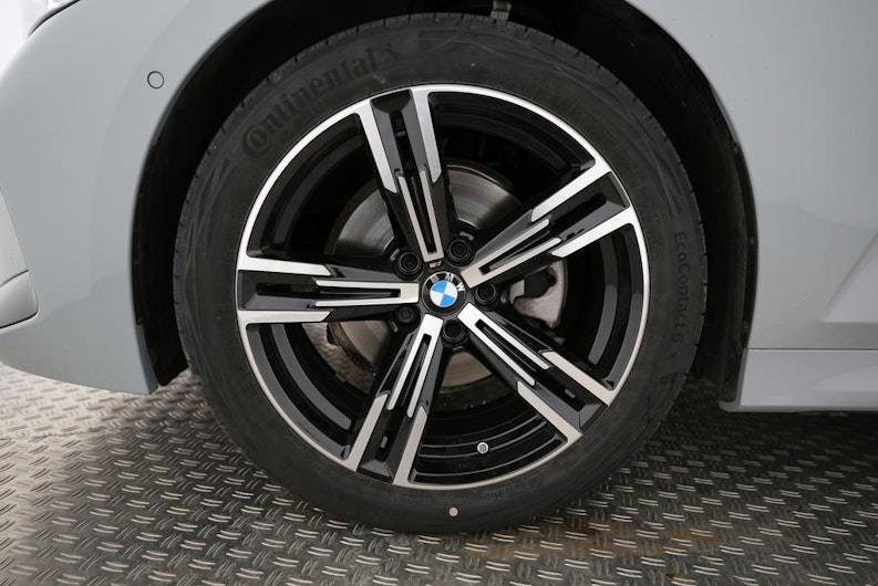 Vehicle image BMW 3 SERIES