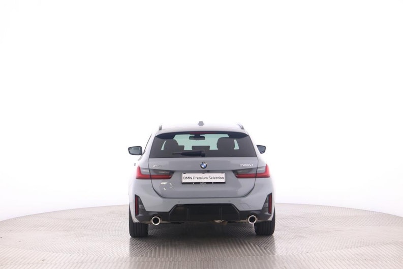 Vehicle image BMW 3 SERIES