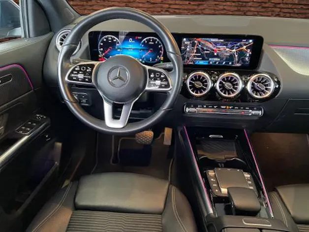 Mercedes-Benz GLA 180 Progressive 7G-D