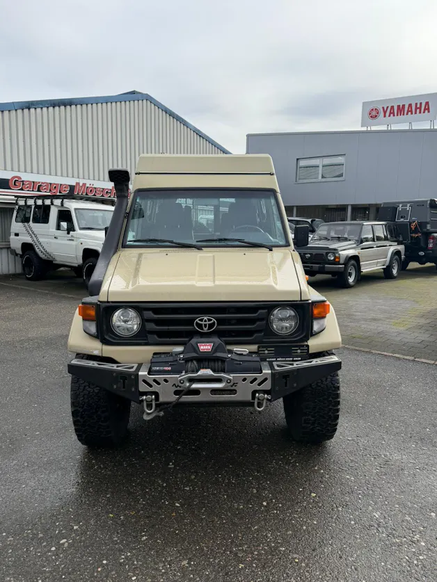 Toyota Land Cruiser 400 Hdt Long 4.2D