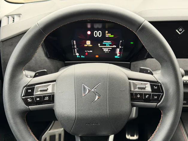 DS Automobiles AUTOMOBILES DS4 1.6 E-Tense Ligne Noire