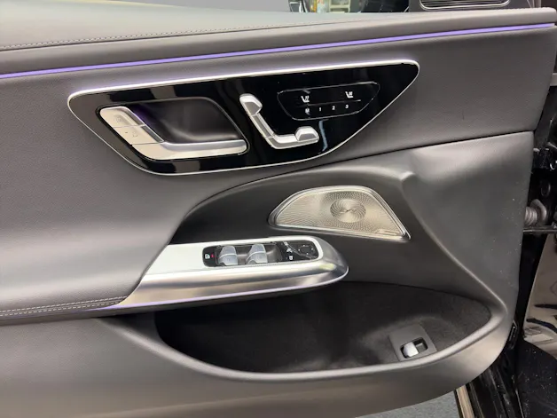 Mercedes-Benz E 200 T 4M - AMG / DISTRONIC / 360 Grad Kamera / Head-Up Display
