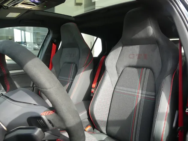 VW Golf 2.0 TSI GTI Edition 50 DSG