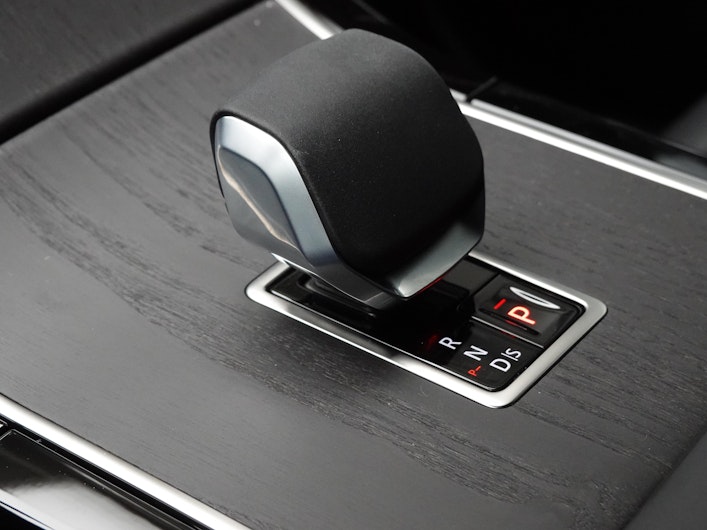 Vehicle image LAND ROVER RANGE ROVER VELAR