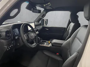 Toyota Land Cruiser 2.8 D 48V Style