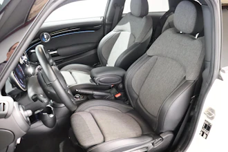 https://vehicle.imgix.net/4198775/c5308c12-90de-4803-8c9a-5ceb21471412.JPG