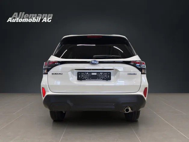 Subaru Forester Station 2.0i e-Boxer Swiss Plus