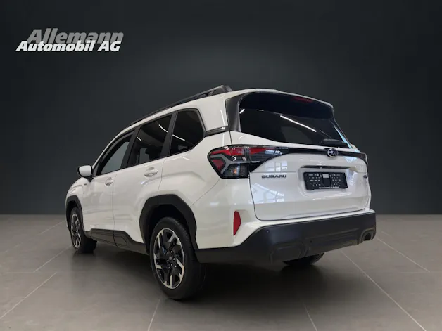 Subaru Forester Station 2.0i e-Boxer Swiss Plus